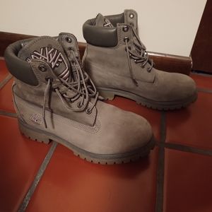 Green Timberlands Size 7 Women's